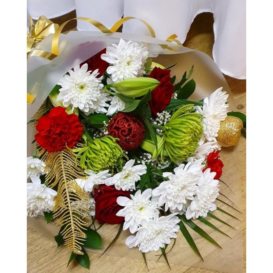 Festive Traditional Gift Bouquet
