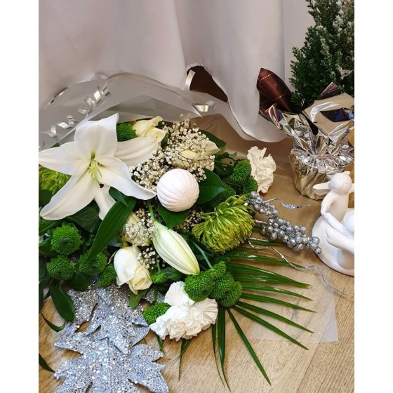 Festive Traditional Gift Bouquet